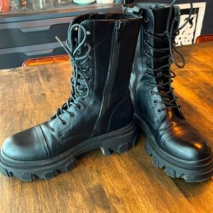 DREAM PAIRS Women’s Combat Boots 8.5 US Black Lace up Chunky Platform Lug Sole